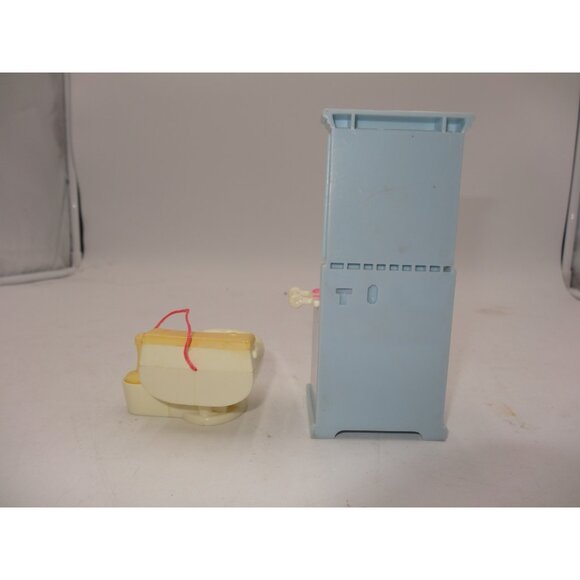 Fisher Price Loving Family Dollhouse Bathroom Lot Toilet and Vanity Sink 2002 - Picture 9 of 11